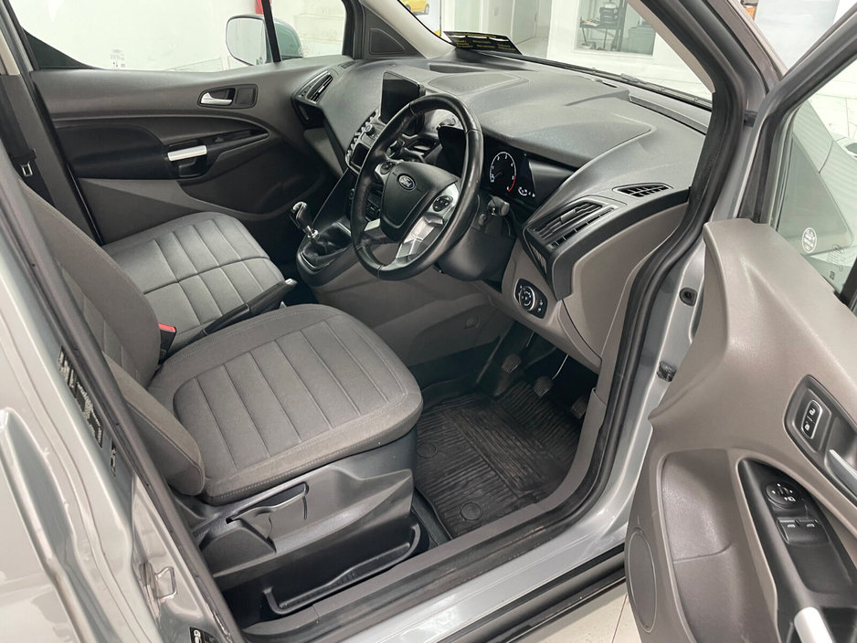 2023 Ford Transit Connect - image 9