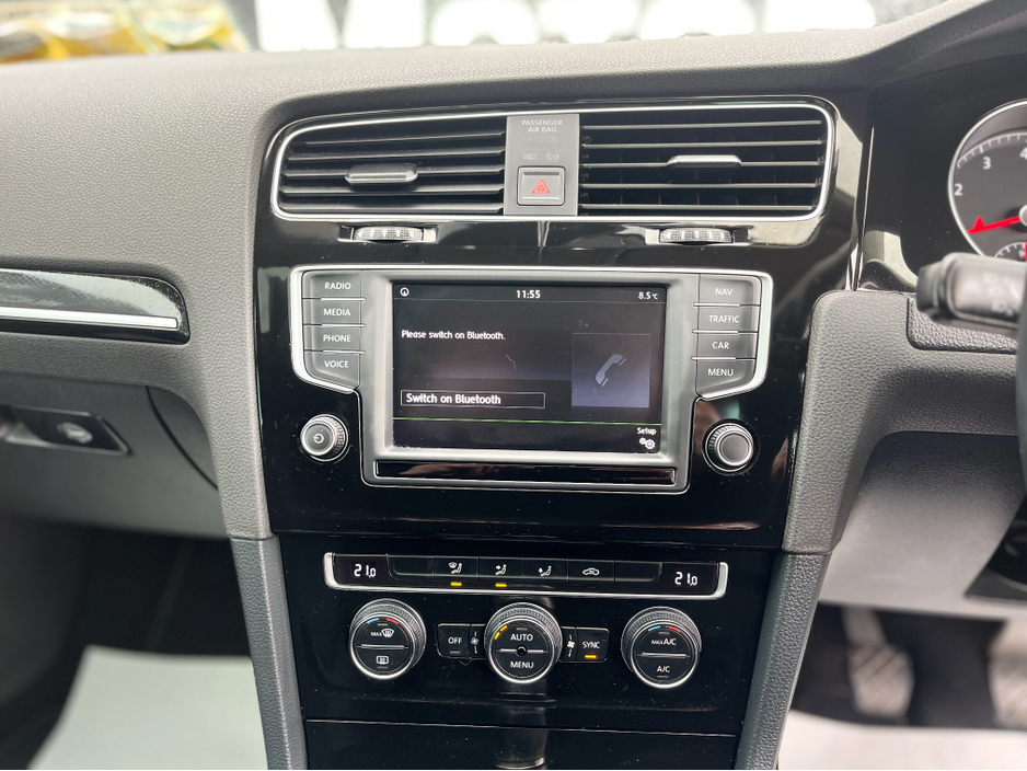 2015 Volkswagen Golf - image 14