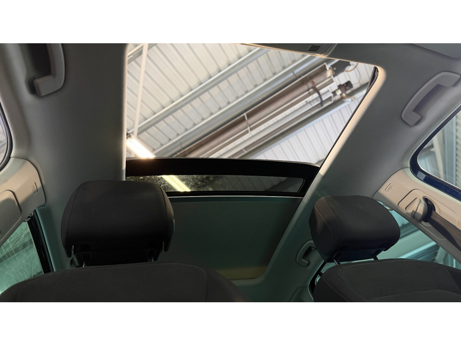 2017 Volkswagen Tiguan - image 4