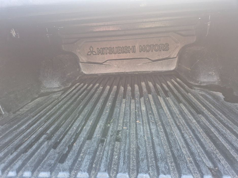 2019 Mitsubishi L200 - image 7