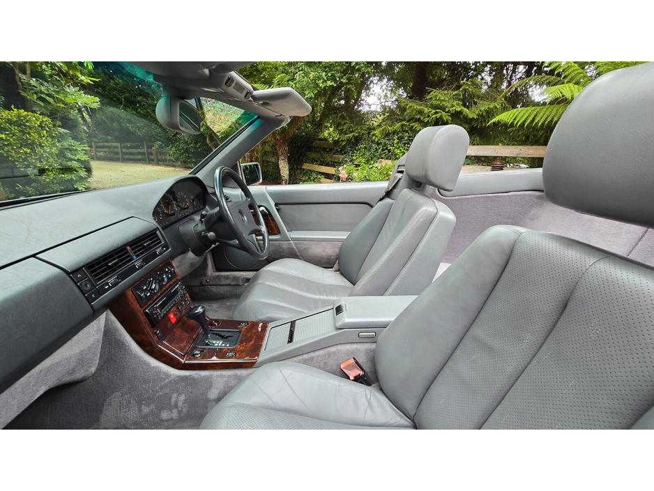 1991 Mercedes-Benz 300 - image 4