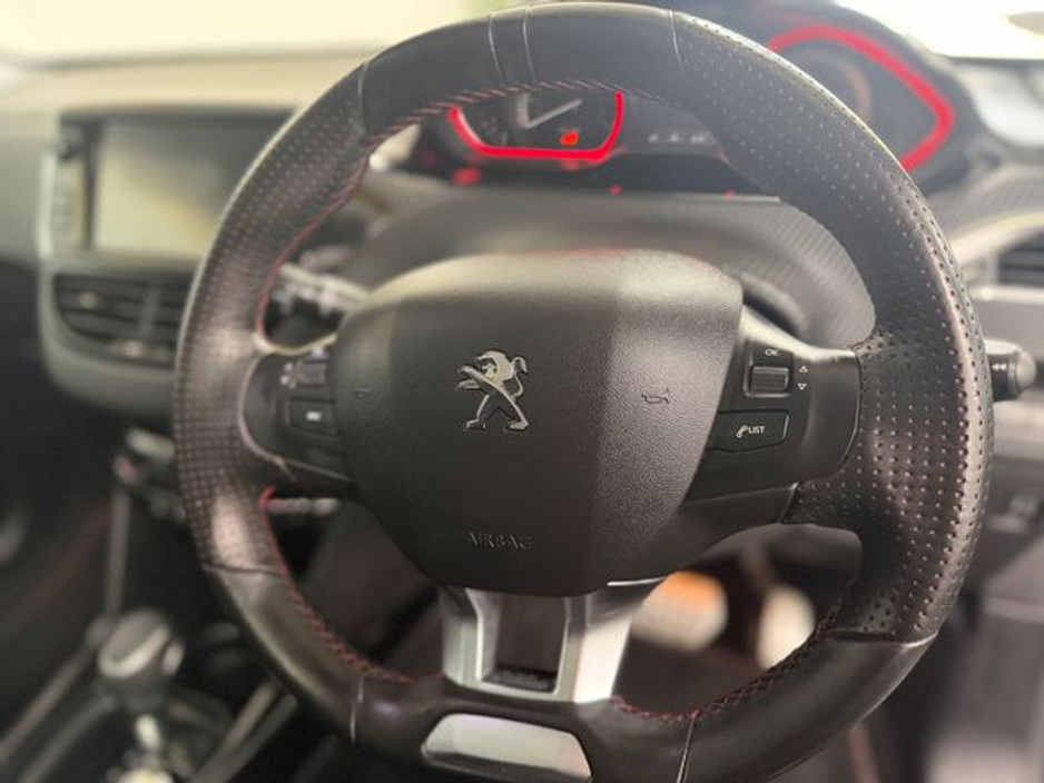 2017 Peugeot 2008 - image 9