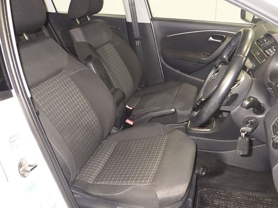 2015 Volkswagen Polo - image 5