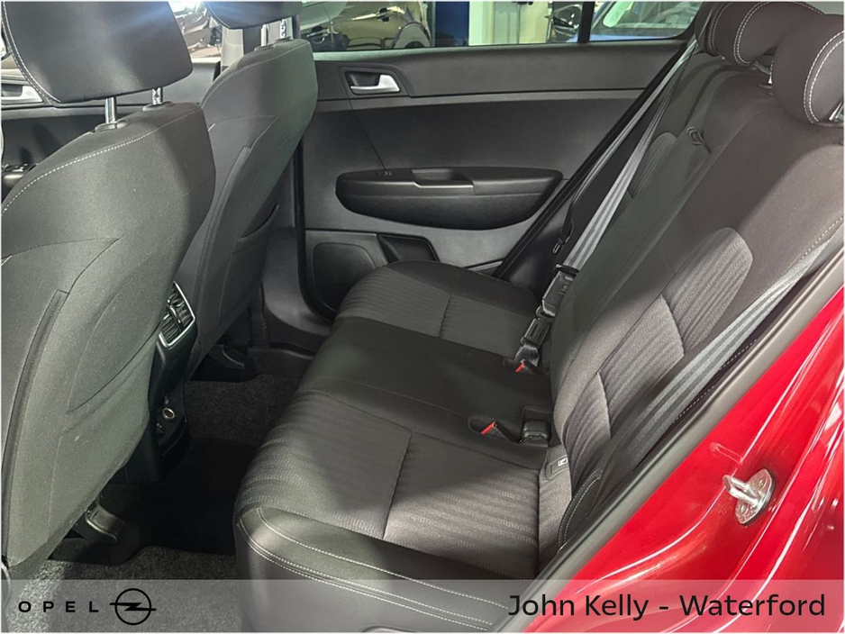 2022 Kia Sportage - image 7