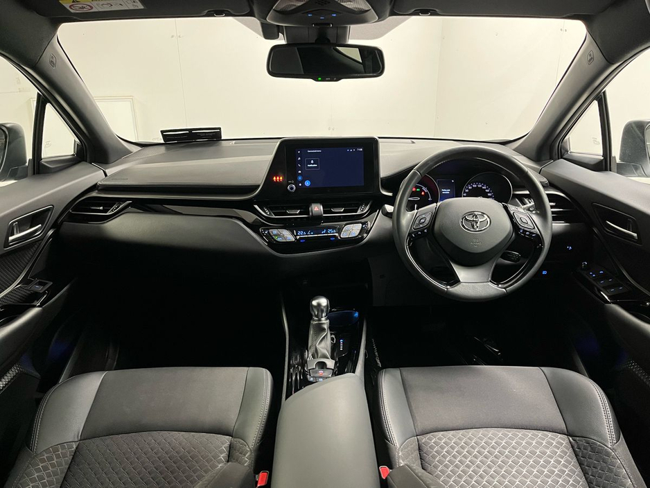 2022 Toyota C-HR - image 2