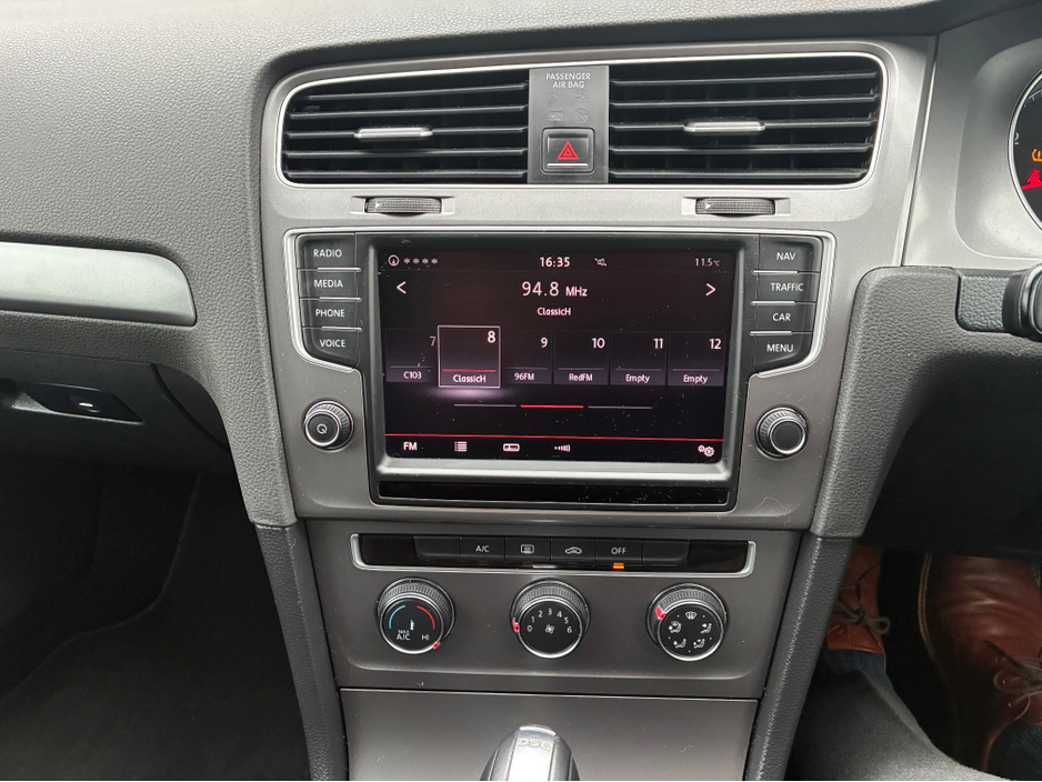 2016 Volkswagen Golf - image 15