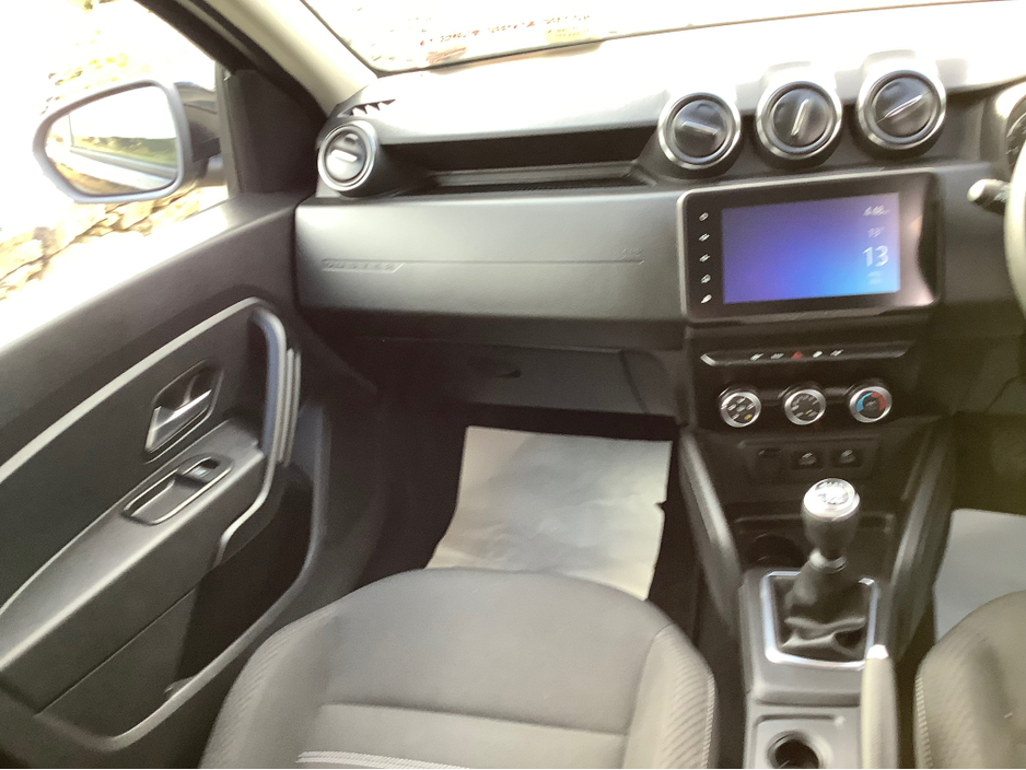 2022 Dacia Duster - image 5