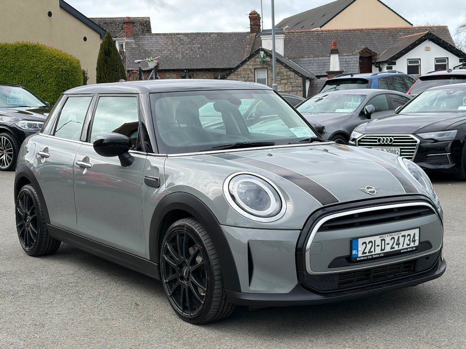 2022 MINI Hatch - image 3