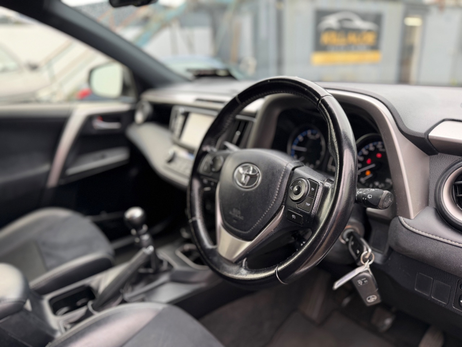 2017 Toyota Rav4 - image 10
