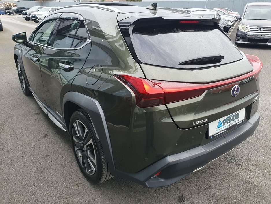 2019 Lexus UX 250 H - image 6