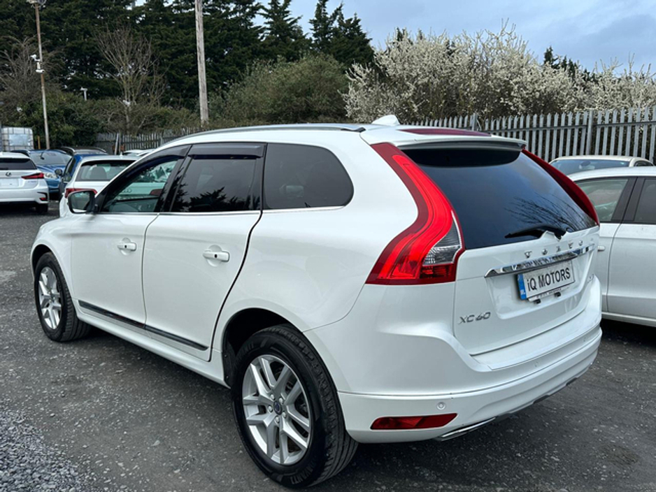 2017 Volvo XC60 - image 11
