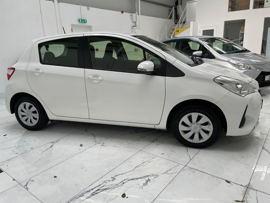 2018 Toyota Yaris - image 2