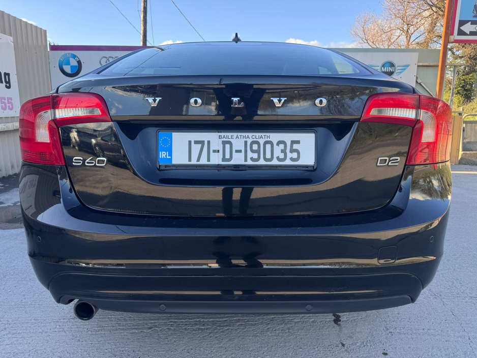 2017 Volvo S60 - image 3