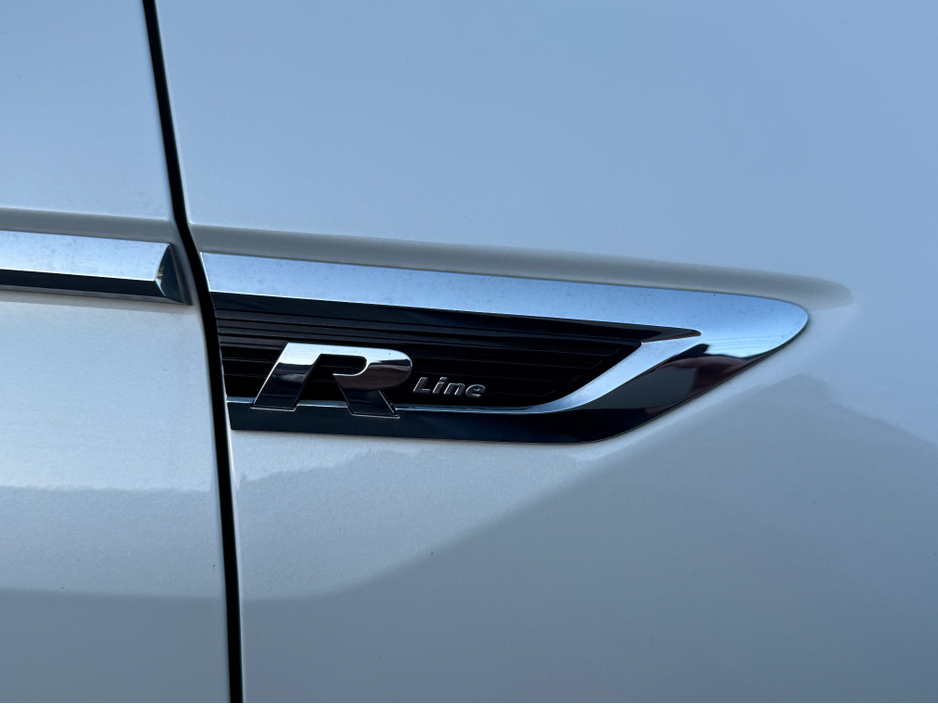 2018 Volkswagen Tiguan - image 9