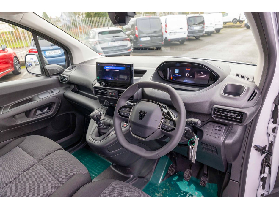 2026 Peugeot Partner - image 9