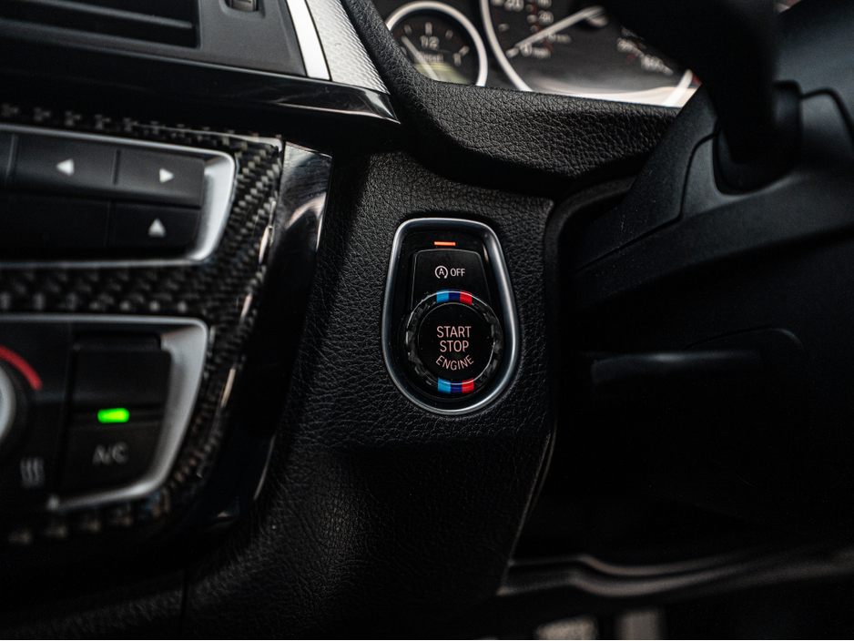 2016 BMW 3 Series - image 29