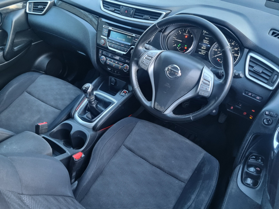 2015 Nissan Qashqai - image 4