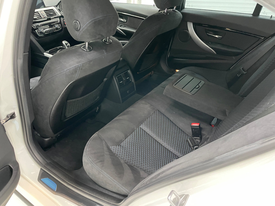 2016 BMW 3 Series - image 16