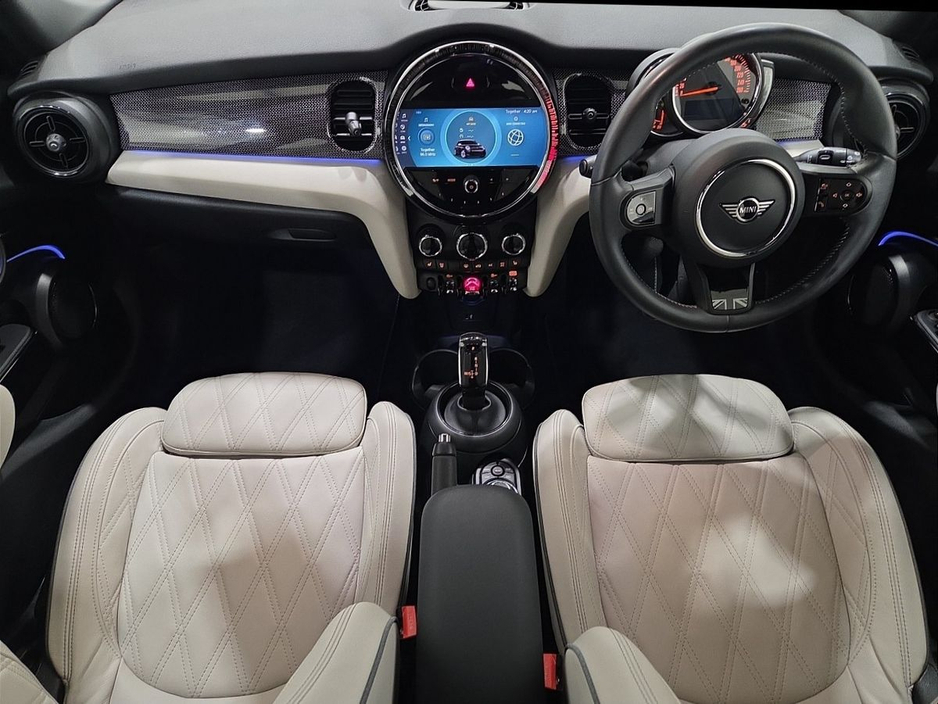 2022 MINI Hatch - image 4