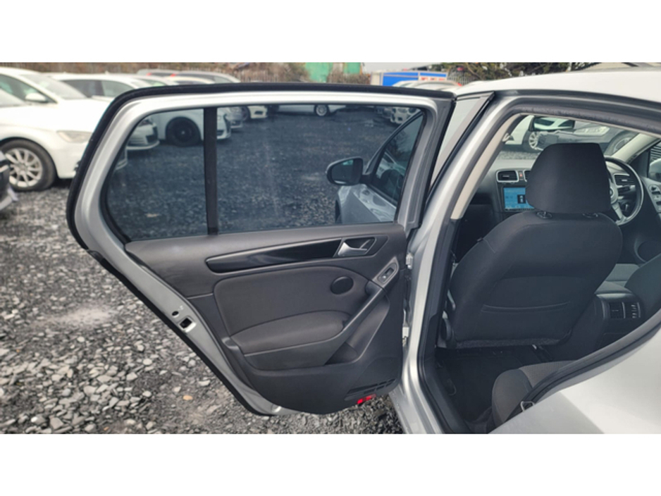 2012 Volkswagen Golf - image 8