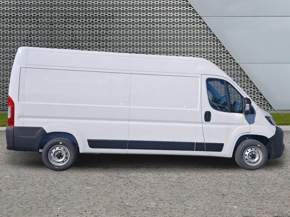 2026 Opel Movano - image 5