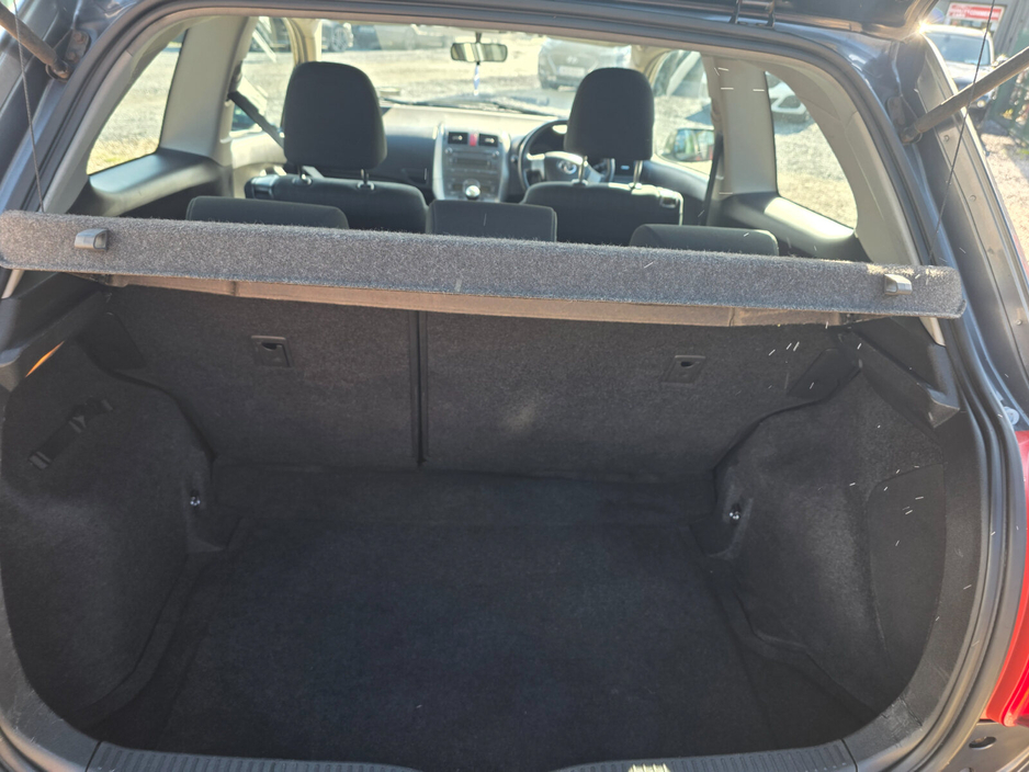 2009 Toyota Auris - image 6