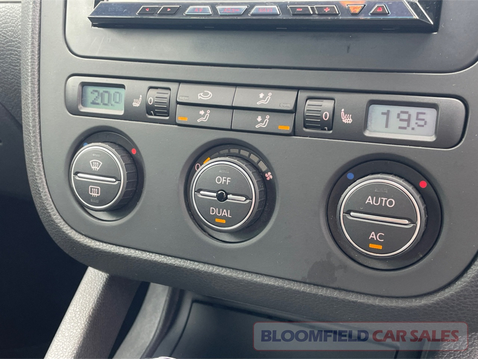 2009 Volkswagen Golf - image 16