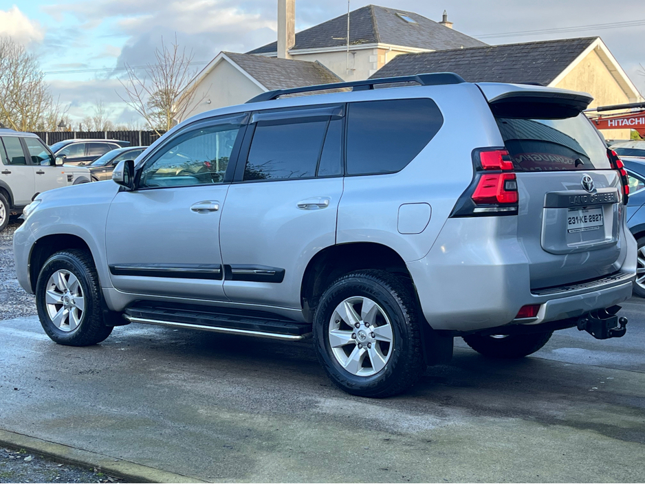 2023 Toyota Landcruiser - image 3
