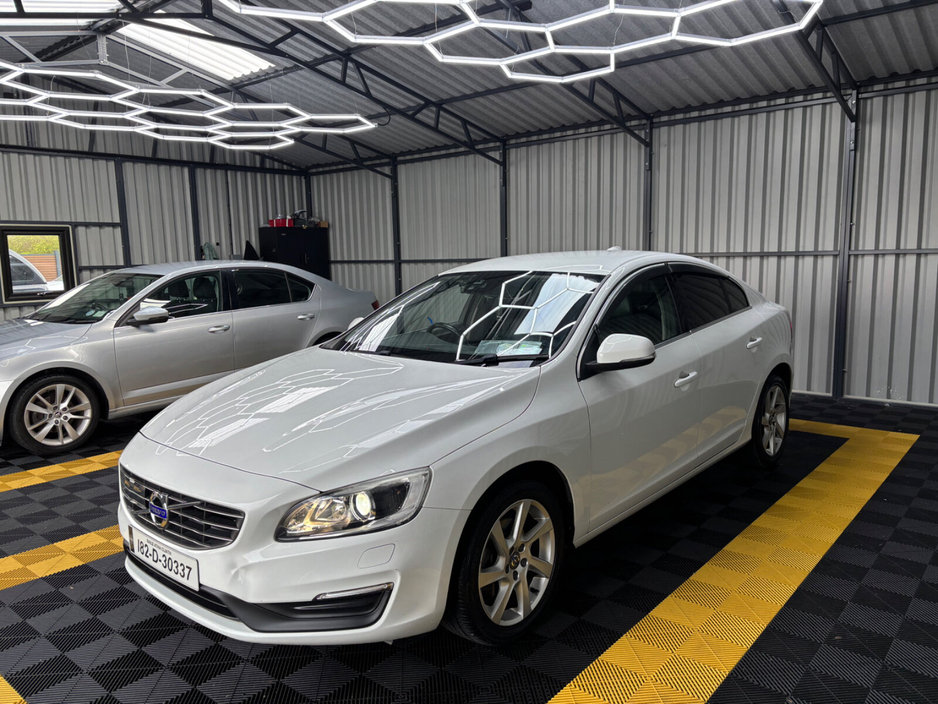 2018 Volvo S60 - image 10