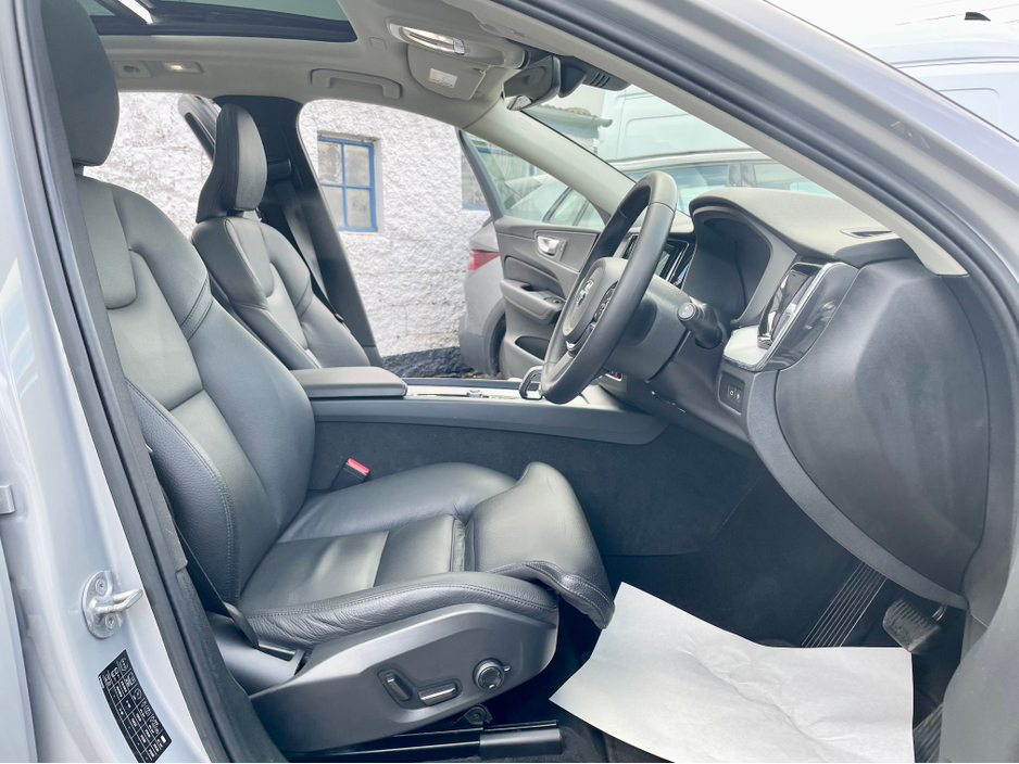 2023 Volvo XC60 - image 8