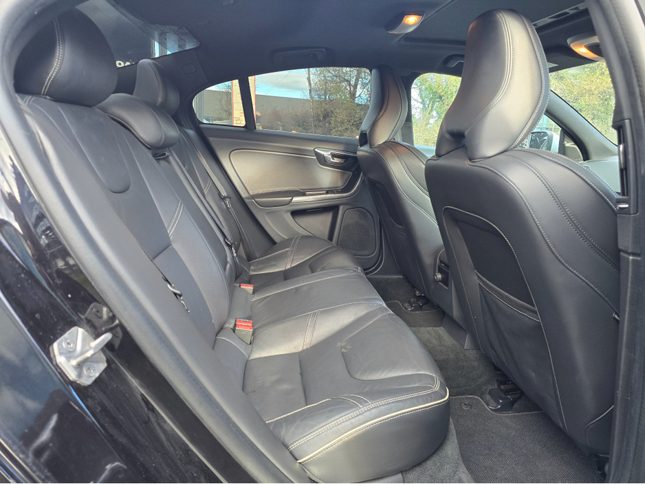 2018 Volvo S60 - image 15
