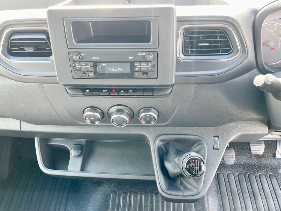 2023 Nissan Interstar - image 10