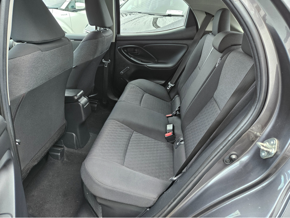 2022 Toyota Yaris - image 8