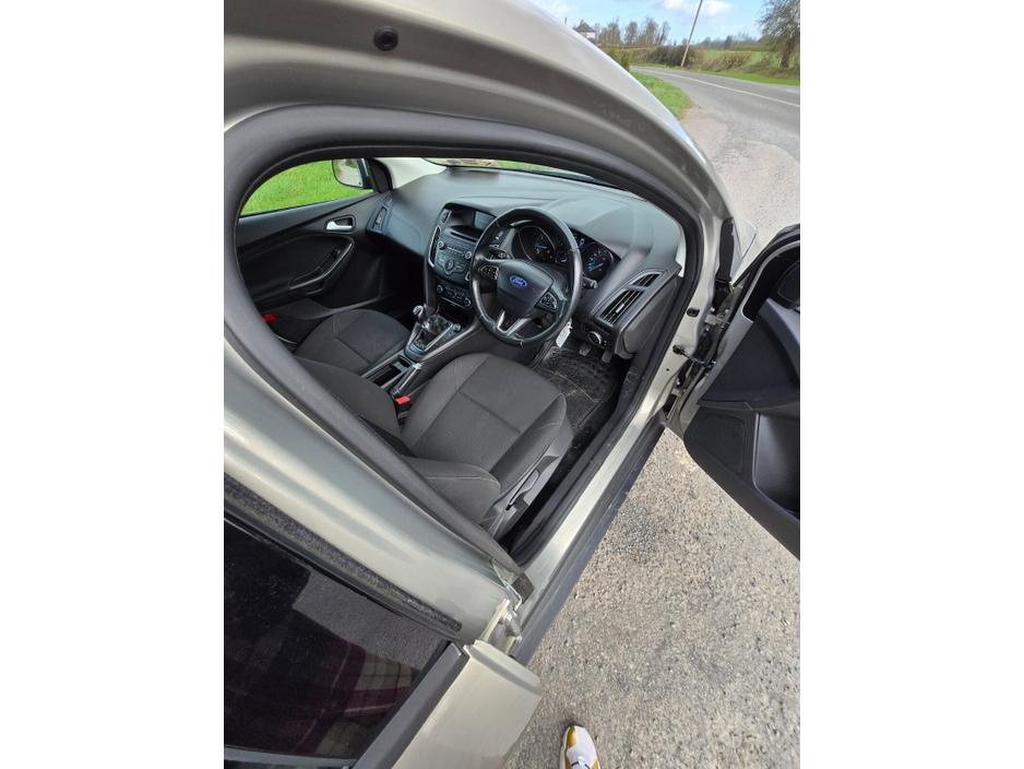 2015 Ford Focus - image 8