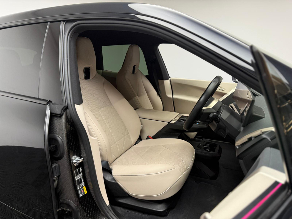2023 BMW iX - image 11