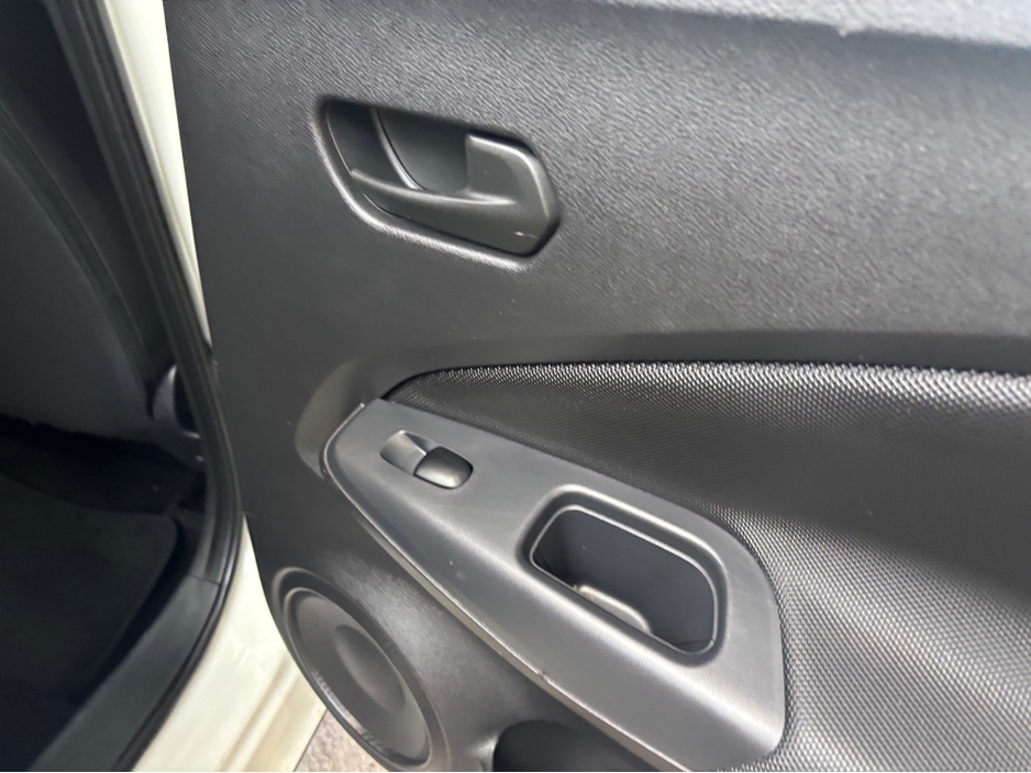 2021 Nissan Juke - image 2