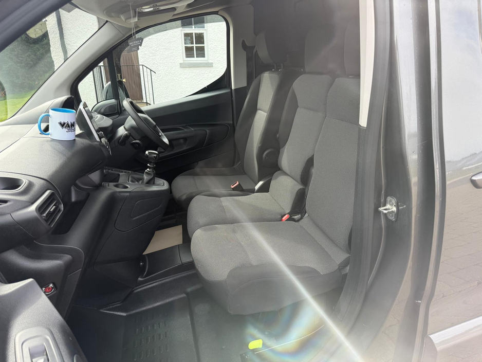 2022 Peugeot Partner - image 10