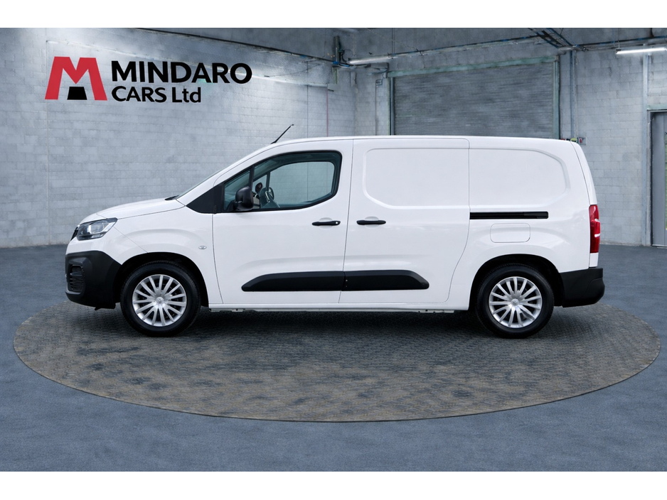 2021 Citroen Berlingo - image 7
