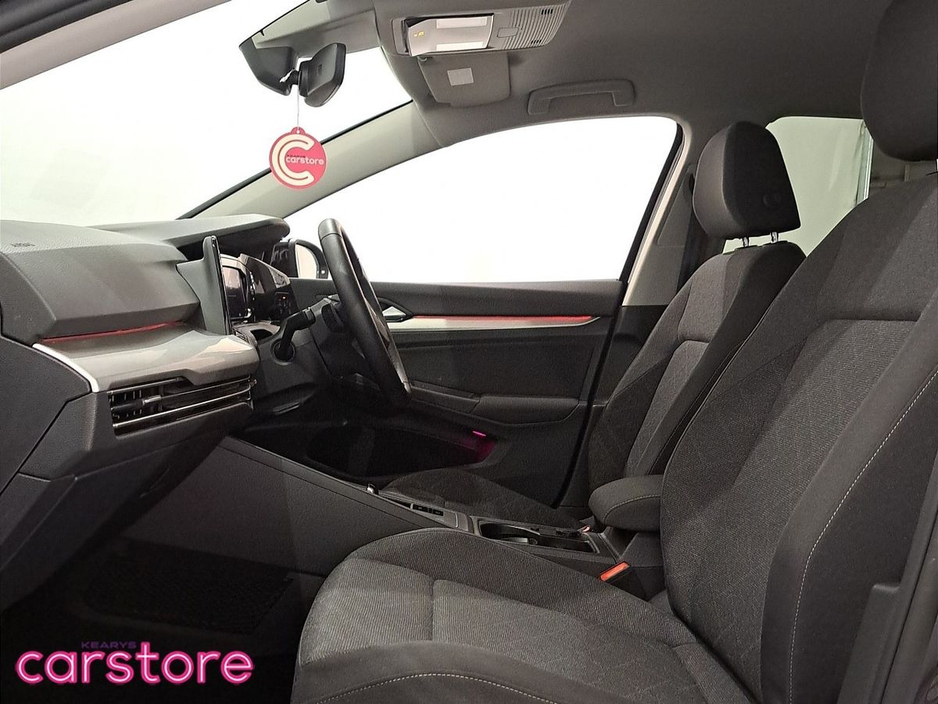 2022 Volkswagen Golf - image 9