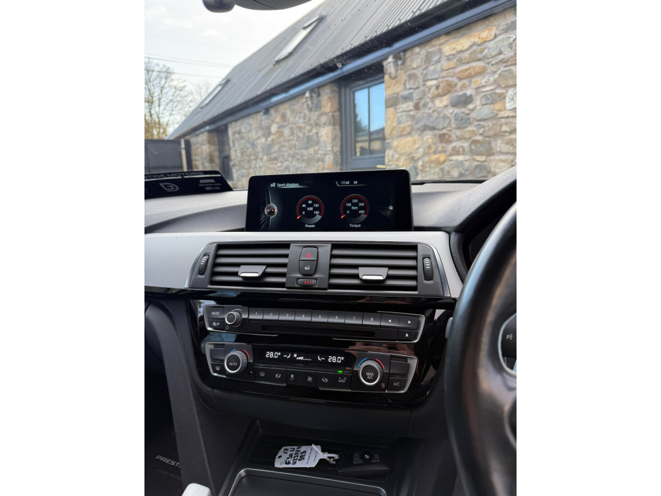 2017 BMW 3 Series - image 12