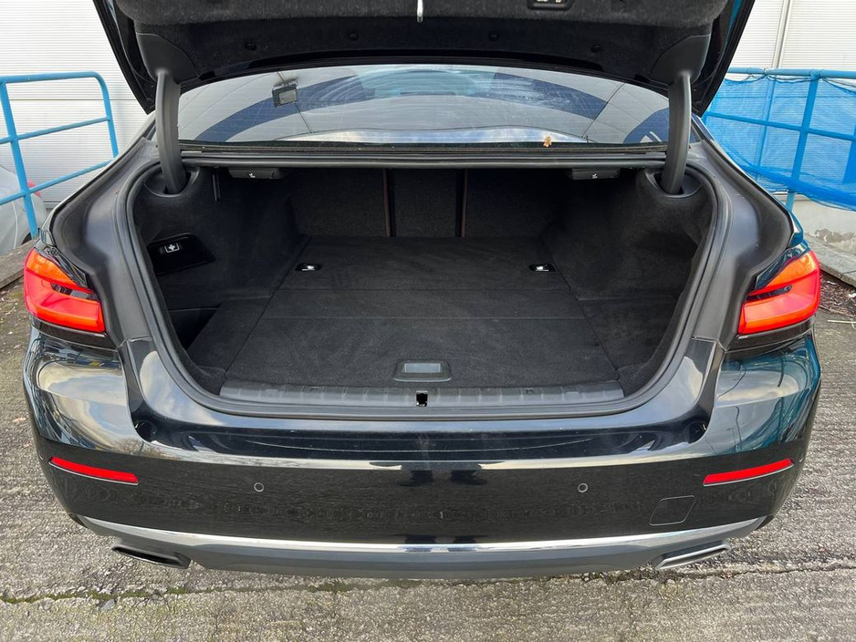 2022 BMW 5 Series 530e LUXURY LINE 2.0 HYBRID // HARMAN/KARDON // 360 VISUAL PARKING ASSIST // BMW INDIVIDUAL HEATED & COOLED SEATS €34,900