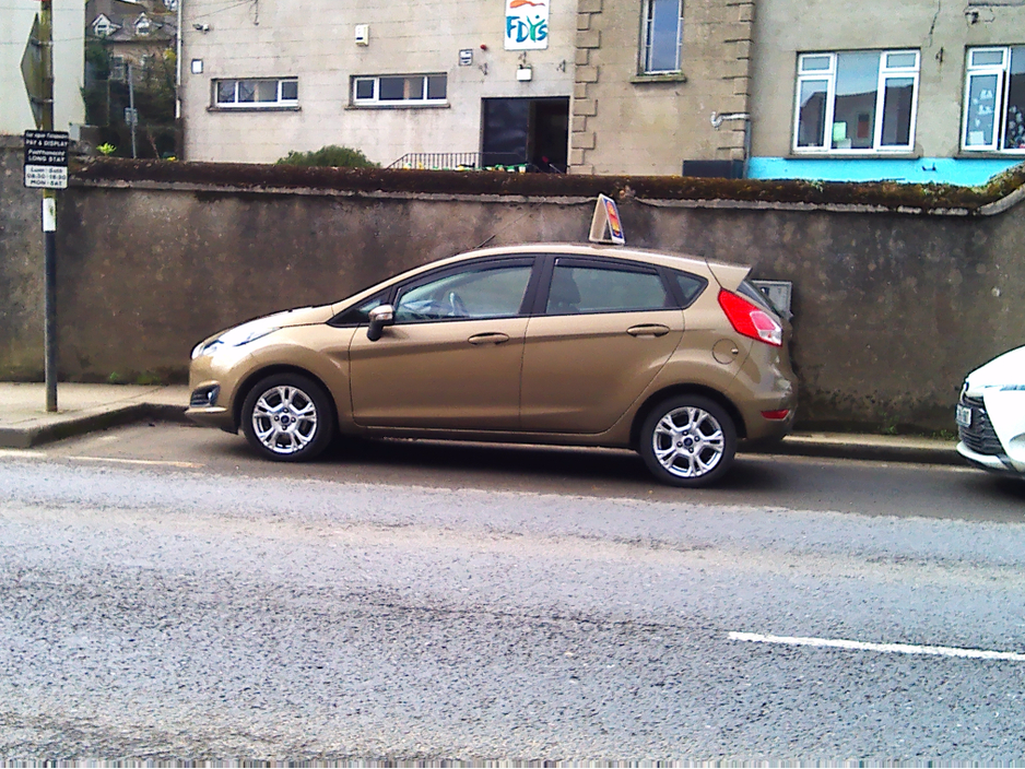 2015 Ford Fiesta - image 4