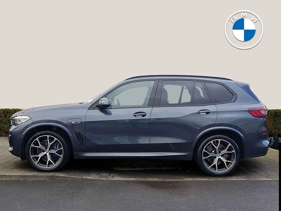 2022 BMW X5 xDrive45e xLine €63,995