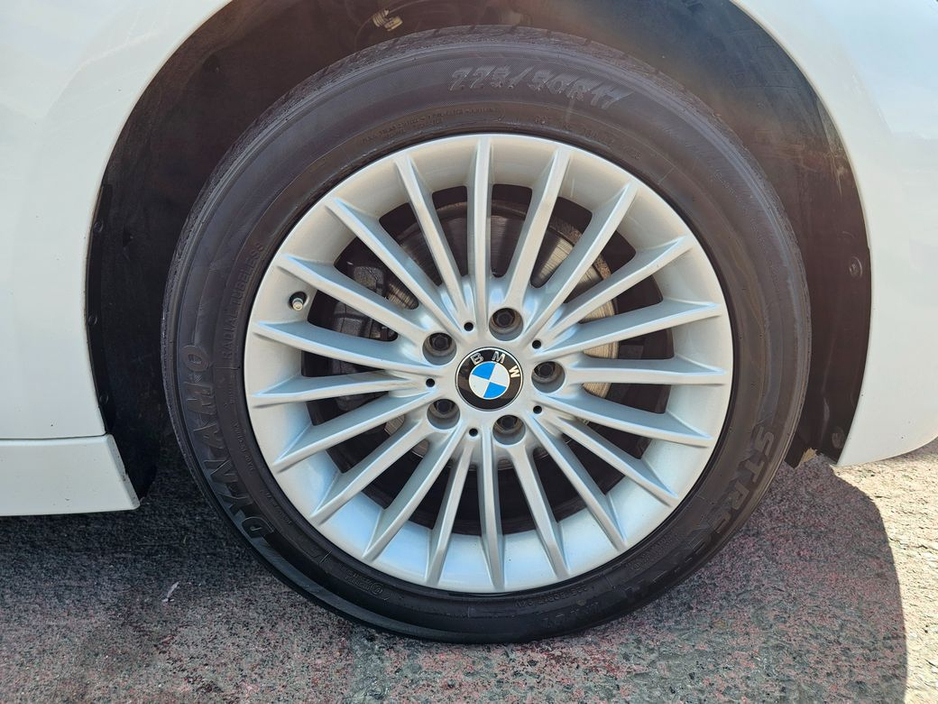 2016 BMW 3 Series - image 30