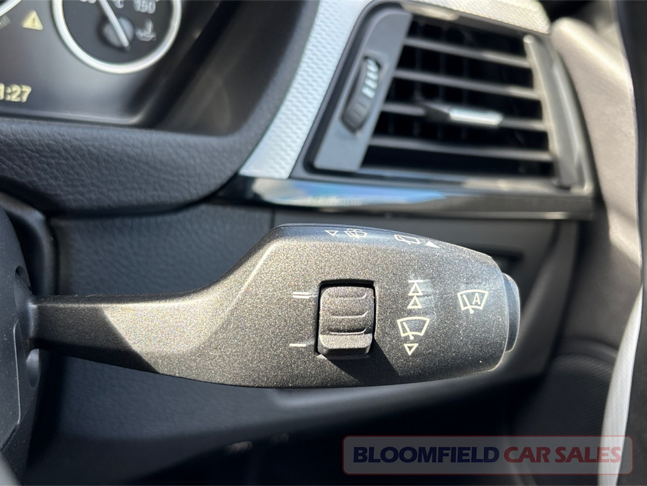 2015 BMW 3 Series - image 29