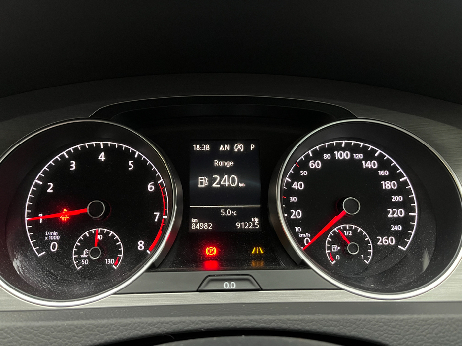 2017 Volkswagen Golf €16950 2017 VOLKSWAGEN GOLF TSI CONFORT LINE CONNECT 1.2 AUTOMATIC / CRUISE CONTROL / REVERSE CAMERA / PADDLE SHIFTERS AND MORE €16,950