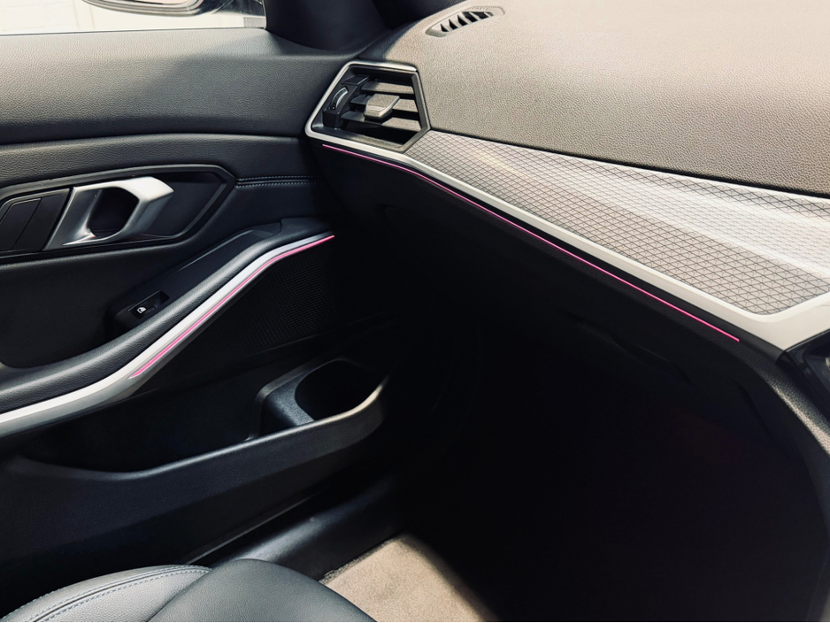 2023 BMW 3 Series - image 22