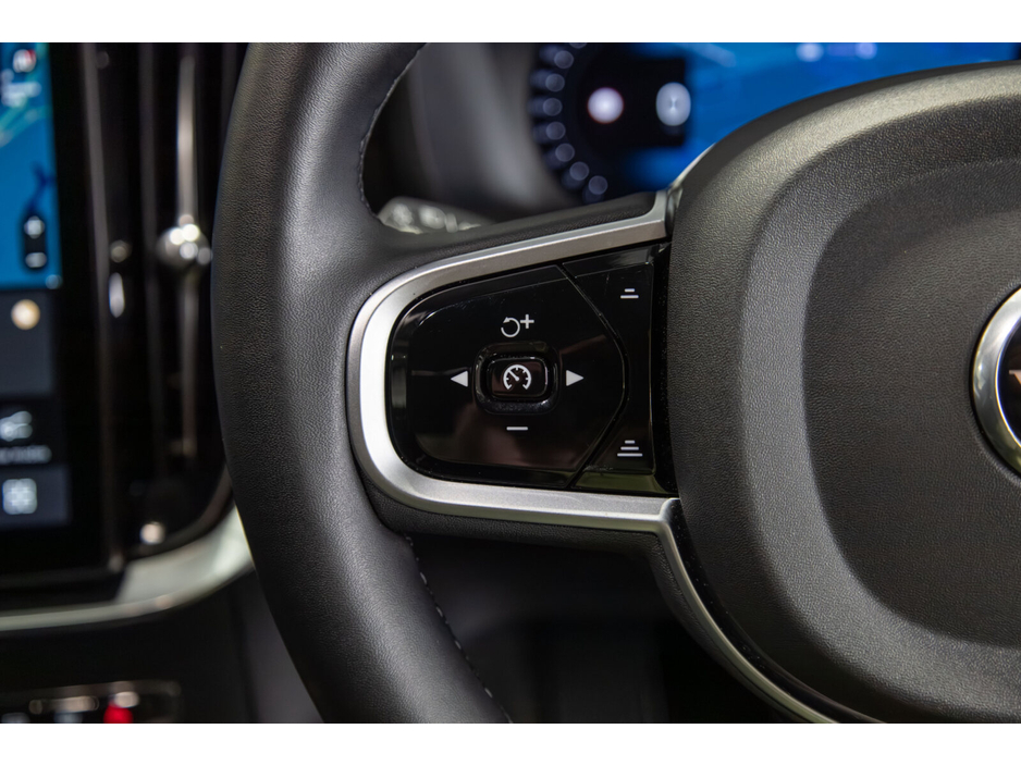 2025 Volvo XC90 - image 16