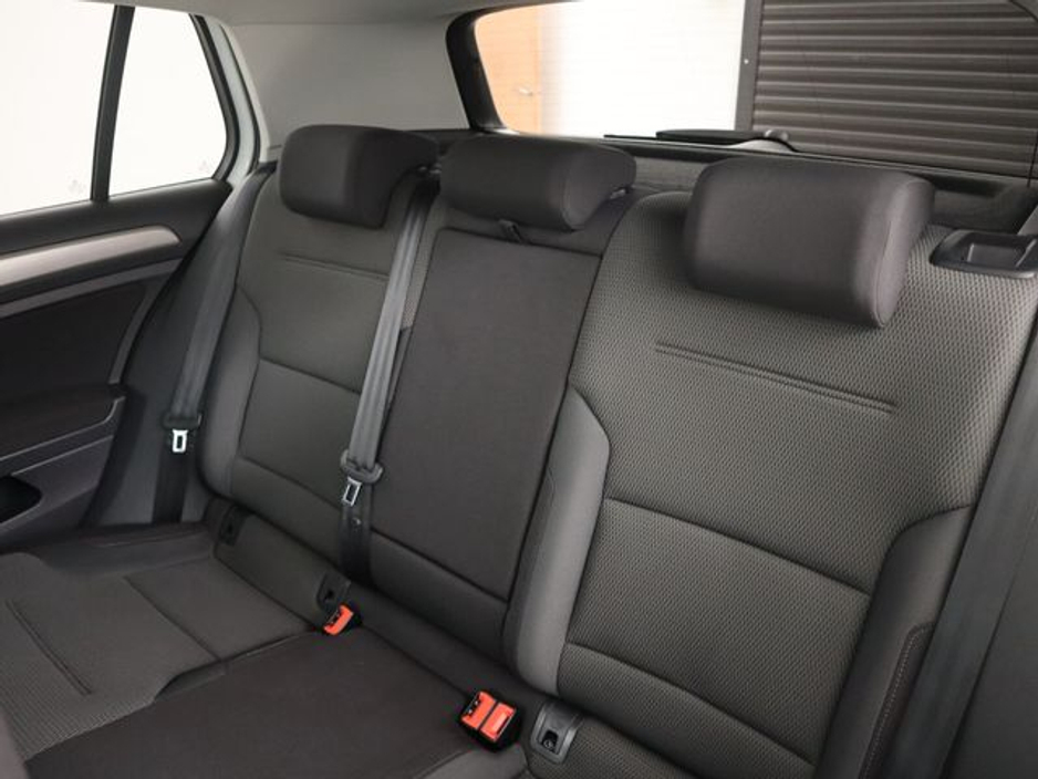 2016 Volkswagen Golf - image 16