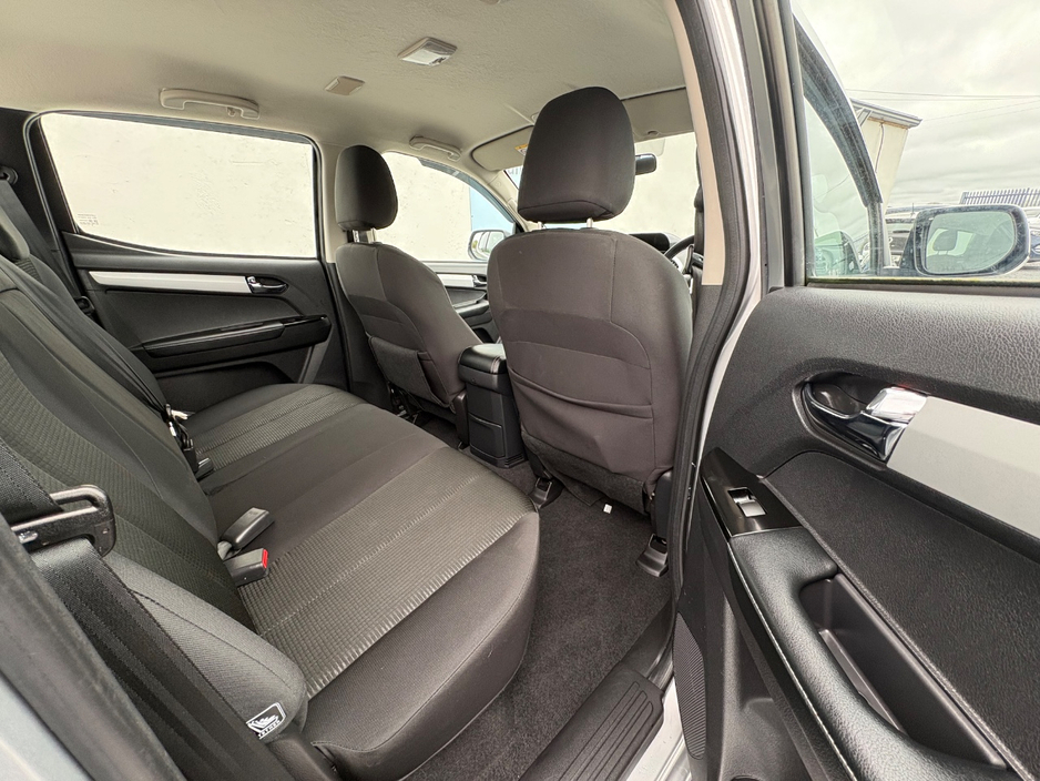 2020 Isuzu D-MAX - image 14